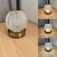 Boule USB de luxe en cristal antique à LED avec base en métal rechargeable à côté de la lampe de table sans fil décorative