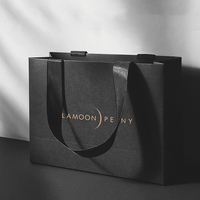 Sac cadeau noir de luxe au détail en papier bon marché pour le magasin petites poignées de vêtements d'affaires vêtements sacs à provisions personnalisés logo imprimé