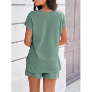 Ensemble court 2 pièces Fisoew pour femme : haut à col en V et manches courtes, short assorti – Tenue décontractée et respirante pour la détente, l'entraînement ou les déplacements à l'aéroport - Product Image 2