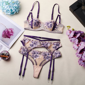 Venta al por mayor <span class=keywords><strong>de</strong></span> fábrica del último conjunto <span class=keywords><strong>de</strong></span> lencería sexy europeo y americano con bordados <span class=keywords><strong>de</strong></span> gasa, sujetador, bragas empalmadas y ligueros. - Product Image 6