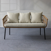 Ensemble de salon de jardin moderne en osier 5 pièces avec causeuse, fauteuils et table basse ovale en verre pour patio et jardin