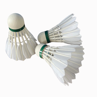 Volants de badminton NO 9 en plumes de canard - Volants d'entraînement professionnels - Vol stable - Fabrication soignée - Convient pour les sports en salle