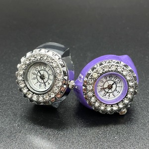 Reloj de anillo para mujeres y hombres Reloj de cuarzo analógico Números arábigos Dial Banda elástica RhinestoneStretch Band Reloj de dedo Navidad - Product Image 3