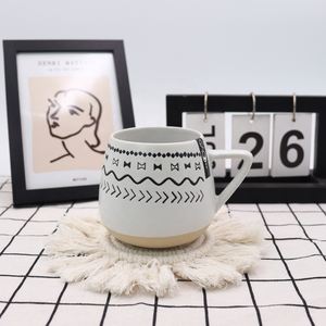 Tasse à café à thé en céramique avec logo en creux en gros avec fond naturel Tasses à thé en grès personnalisées avec motif résistant à la cire - Product Image 5