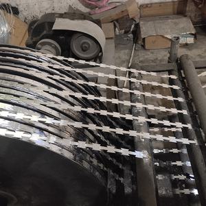 Dingzhou Five-Star Metals <span class=keywords><strong>precio</strong></span> <span class=keywords><strong>concertina</strong></span> hoja de afeitar galvanizada en caliente malla de alambre de púas BTO 20 longitud por rollo para la venta - Product Image 4