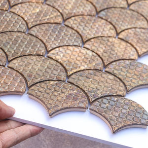 Tuiles en mosaïque en forme d'éventail à écailles de poisson en bronze antique - Décoration murale texturée rétro pour salle de bain, crédence de cuisine - Product Image 3