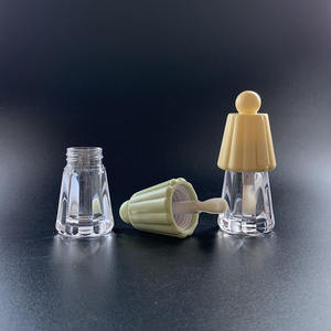 Personalizado nuevo lindo pequeño pastel brillo de labios Esencia de labios 5ml paquete de plástico tubo pudín gelatina aceite de labios - Product Image 5