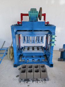 Macchina per la produzione di mattoni efficiente e stabile, molto richiesta in Liberia, prodotta con diverse tipologie di macchine per la formatura di blocchi di cemento - Product Image 5