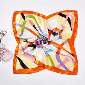 Écharpe carrée à impression numérique personnalisée, fabriquée en tissu de coton et de rayonne pour femmes - Product Image 3