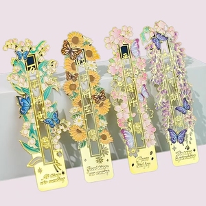 Marque-page vintage en métal doré en forme de papillon, découpe et impression |   Souvenir de fleurs gravées en micro-mosaïque pour cadeaux d'anniversaire - Product Image 1