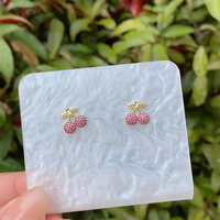 1 paire de clous d'oreilles mignons en cuivre cerise plaqué or 18 carats de style moderne