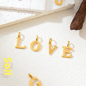 INS aksesori perhiasan berlapis PVD emas 14K, baja tahan karat sederhana, 10mm huruf alfabet awal - Product Image 3