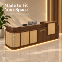 Comptoir de réception en rotin tressé Wabi Sabi avec éclairage LED chaud, comptoir frontal en bois personnalisé avec logo pour salon de beauté, spa, zone de réception