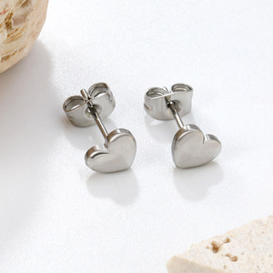 Boucles d'oreilles en forme de cœur en acier inoxydable couleur or pour bijoux de mode - Product Image 3