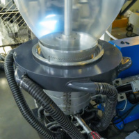 Machine de production de film soufflé co-extrudé ABC à trois couches avec changement automatique de rouleau pour la fabrication de sacs PE et de films laminés
