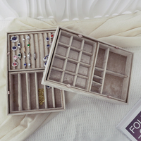 Plateau multifonctionnel en verre avec couvercle transparent empilable Plateau de rangement pour bijoux Plaque en velours gris Plateau de présentation pour bijoux
