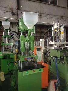 Macchina per Stampaggio a Iniezione Verticale Usata da 35t e 45t - Product Image 5