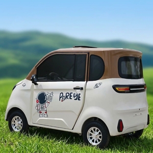 Mini Auto Elettrica a 4 Ruote con Cabina Chiusa per Adulti, Micro EV per Spostamenti Urbani a Breve Distanza - Product Image 1