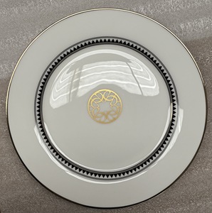 Manufacturer Stylish Modern High-end Hot Selling Ceramics Business Gift Luxury Decor Bone China Black White Geometric Ceramics - Product Image 3