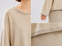 Ensemble deux pièces en maille de luxe scintillant pour femme, pull col rond beige et jupe longue, tenue élégante et discrète de luxe discret