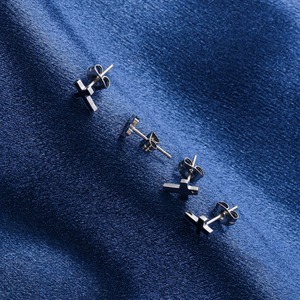 1 Paire de Boucles d'Oreilles Croix en Acier Inoxydable pour Femmes et Hommes, Petites Clous d'Oreilles Religieux à Fermeture Push-Back, Accessoires de Bijoux en Métal pour Piercing - Product Image 6