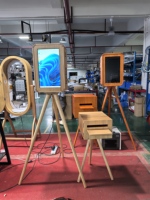 Ventes chaudes Photobooth 2025 Cabine photo portable à selfie Support triangulaire réversible Style kiosque photo avec imprimante et lumière flash
