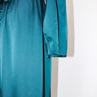MANNI Maßgeschneidertes Maxikleid Elegantes Satin-Plissee-Kleid mit O-Ausschnitt und Langen Ärmeln Formelles Abendkleid Dezente Vintage-Mode Großhandel OEM/ODM