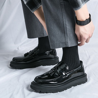Chaussures en cuir pour hommes haut de gamme, style britannique sophistiqué, avec une rehaussement intégré et une semelle épaisse.