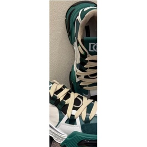 Chaussures de sport rétro à la mode avec semelles épaisses, talons hauts, lacets, pour la marche. Chaussures pour hommes luxueuses et tendance, aux couleurs assorties. - Product Image 2
