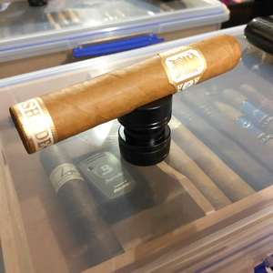 לוגו מותאם אישית מודפס זהב נייד, סיגר שחור מעמד עם זהב ושחור עבור עישון סיגרים - Product Image 3