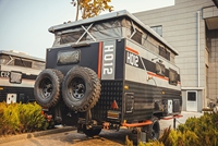 Caravane moderne de luxe de style européen, légère, tout-terrain, avec système de divertissement, pour le camping en plein air