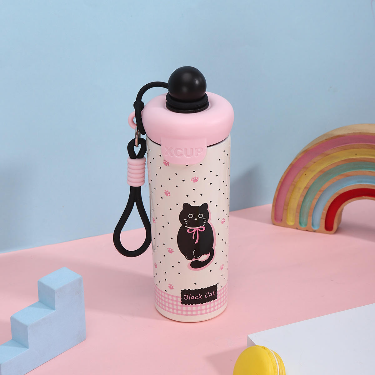 Gatito negro pequeño rosa.