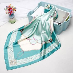 Vente en gros de foulards en satin de soie carrés de 90 cm avec logo personnalisé imprimé pour femmes, foulards pour la tête, bandana avec votre propre design YHK0046 - Product Image 1