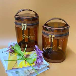 Sac de maquillage en forme de cylindre transparent en PVC marron sac à cosmétiques avec lettre personnalisée trousse de toilette à double fermeture éclair - Product Image 1