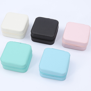 Boîte de rangement de cadeau de bijoux rectangulaire écologique de <span class=keywords><strong>luxe</strong></span> en gros, petit organisateur de voyage portable en <span class=keywords><strong>cuir</strong></span> PU noir avec logo personnalisé - Product Image 3