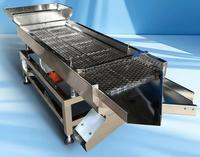 Voedselverwerkende lineaire trilzeef - RVS materiaal voor het zeven van fruit, groenten en noten