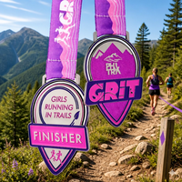 Médaille personnalisée en alliage de zinc pour la course sur sentier féminine, avec relief 3D scintillant, récompense sportive pour les événements de course forestière pour femmes finisseuses