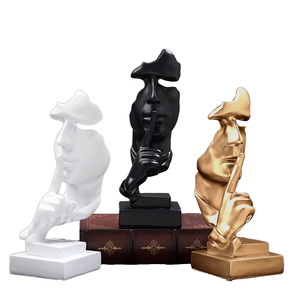 Statuetta Decorativa Moderna Artigianale 'Il Silenzio è d'Oro' Angelo Astratto in Resina Dipinta a Mano Personalizzata per Scrivania, Ufficio e Libreria - Product Image 2