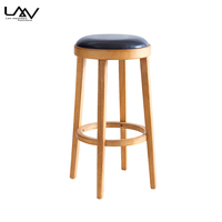 Tabouret de bar en cuir avec cadre en bois de style nordique, hôtel, café, restaurant, chaise de bar rembourrée noire, meubles