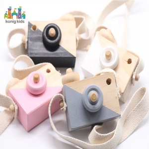Cámara de Juguete de Madera para Niños, Cámara de Juego de Imitación Minimalista con Correa de Algodón y Lente Giratoria, Lindo Accesorio de Fotografía para Niños Pequeños, Regalo - Product Image 1