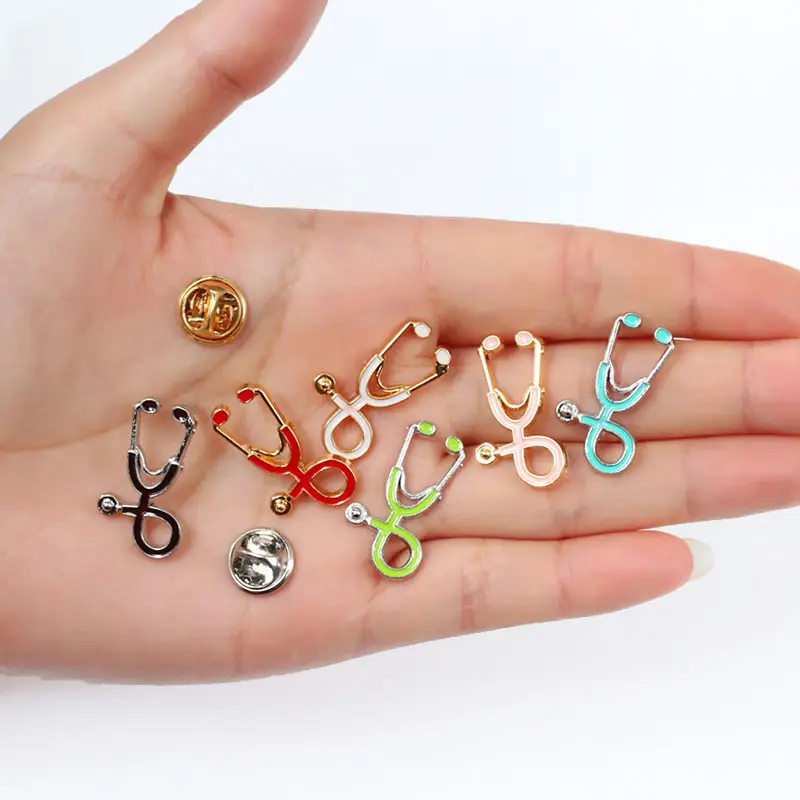 Verpleegkundige Pins Medische Broches Voor Vrouwen Fashion Kleurrijke Metalen Stethoscoop Emaille Sieraden Mannen Jassen Badges Accessoires Hijab Pin
