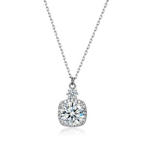 Collana con Pendente in Moissanite da 2 Carati per Donne, 8.0mm Colore <span class=keywords><strong>D</strong></span>, Placcato in <span class=keywords><strong>Oro</strong></span> Bianco 18K, Taglio Rotondo, per Matrimonio, Fidanzamento, Promessa Eterna - Product Image 1