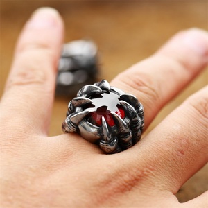 Anillo de Moda con Diseño de Garra de Dragón, Anillo de Acero Inoxidable con Piedras Preciosas para Hombre - Product Image 2