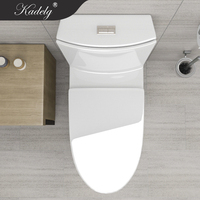 Cuvette de toilette en céramique monobloc au design moderne, piège en P à double chasse d'eau, marque internationale pour l'utilisation dans la salle de bain en Malaisie.