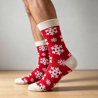 Chaussettes personnalisées en gros pour Noël, chaussettes en polyester tricotées respirantes à imprimé festif de Noël, chaussettes cadeaux de vacances