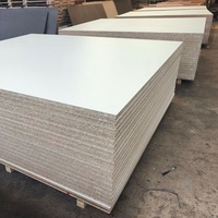 Panneau de particules mélaminé de plus grande taille 2100*3600mm 12mm 15mm 18mm Produit par l'usine de Linyi