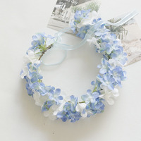 Couronne florale artisanale style forêt, Hortensia et baies, Coiffe de mariée, Bracelet floral en tissu non tissé 22 cm, pour les fêtes et les voyages