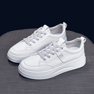 Nuevos zapatos blancos casuales, modernos y a la moda, con características antideslizantes y resistentes al desgaste, diseñados para el trabajo. - Product Image 6
