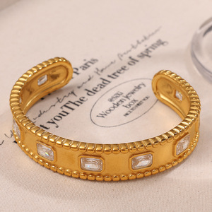 Brazalete Abierto Cuadrado con Circonitas Estilo Europeo Americano, Chapado en Oro de 18K, Acero Inoxidable, Joyería de Moda Unisex, Diseño Geométrico - Product Image 2