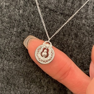 Collier attrape-rêves en argent pur S925, style exotique, nouveau pendentif de mode féminine haut de gamme avec un joli pompon en filet - Product Image 2